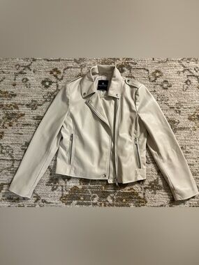 Bagatelle Collection Faux Leather Moto Jacket – Cream/Ivory